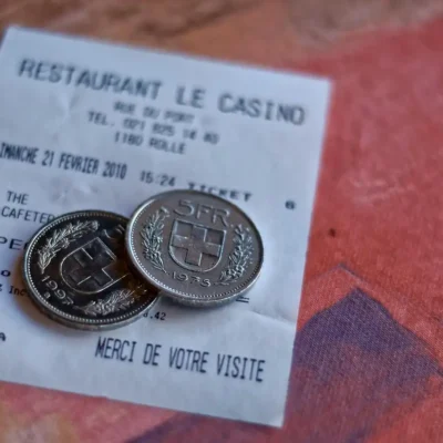 Pourquoi on continue à consommer alors qu'on n'en a pas besoin ?
