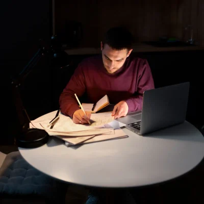 Travailler plus longtemps rend-il réellement plus efficace ?