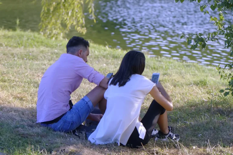 Les réseaux sociaux : un pont ou un mur entre nous ?