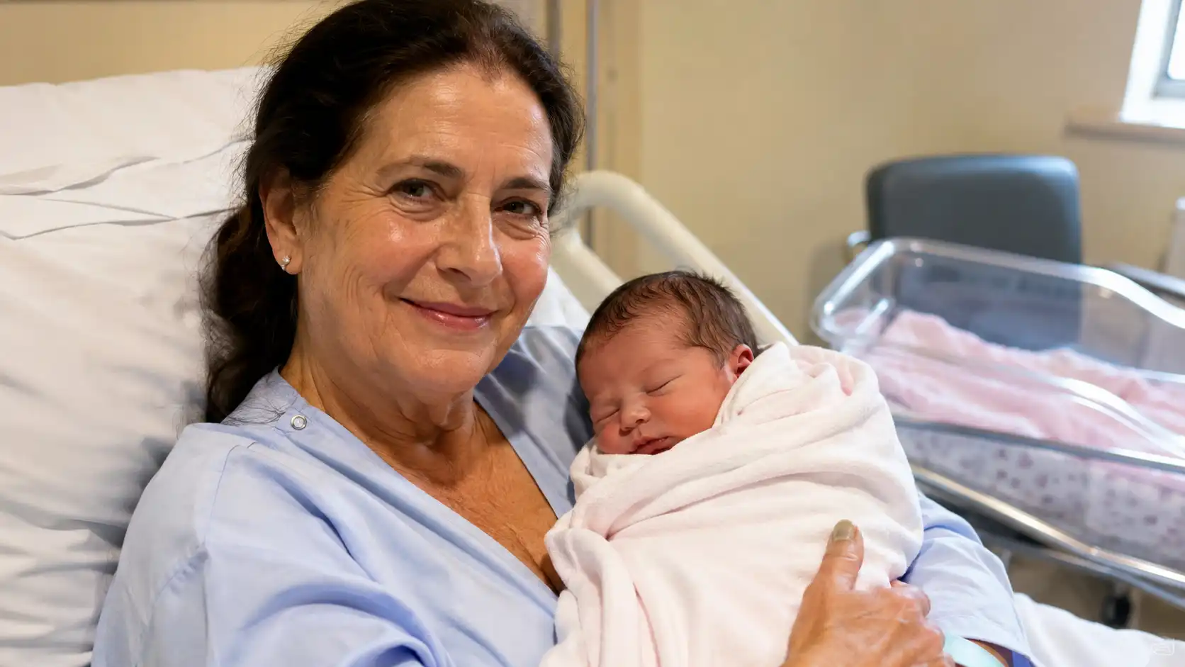 À 62 ans, elle est devenue maman : l'histoire de Lina Alvarez, la mère la plus heureuse du monde